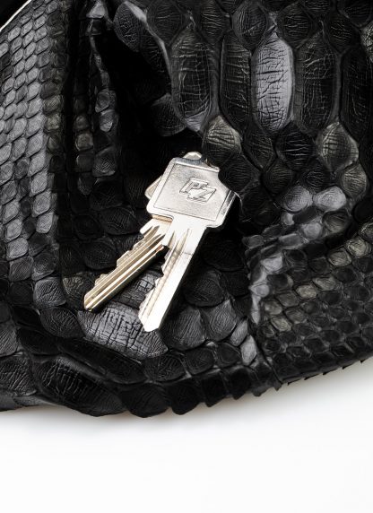 LEON EMANUEL BLANCK distortion dealer bag men women tasche DIS M DBS 01 python leather black hide m 6