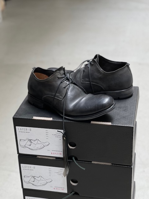 hide-m | LAYER-0 Men Classic Derby Shoe 1.5 H7 GY, black horse leather